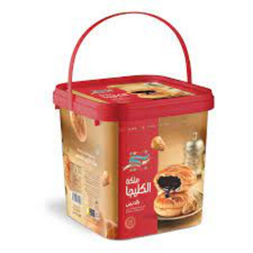 Queen of kleija with molasses in a large bucket 33