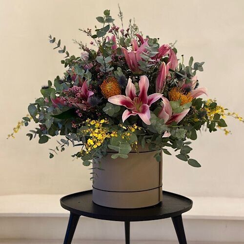 lili strap leather vase