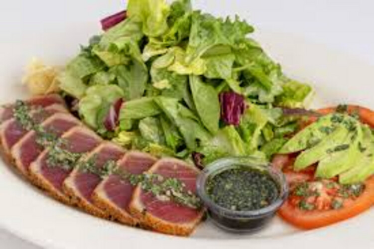 Seared Tuna Tataki Salad*